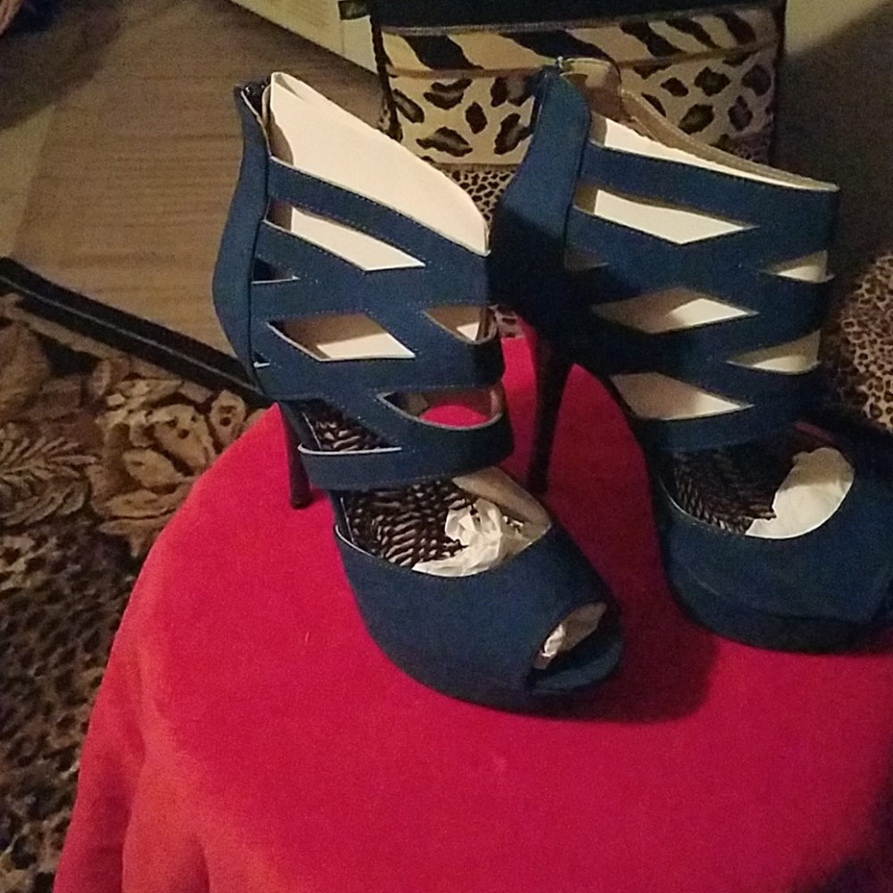 Shoes - Picture 2 of 3